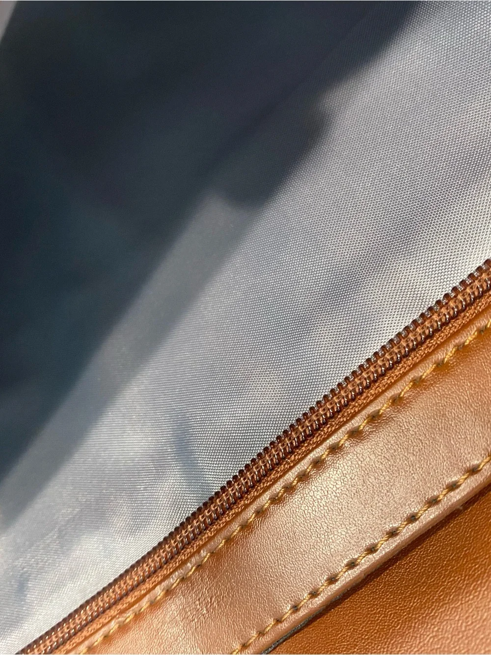 Samsonite Camel Brown Leather Laptop Briefcase, Buckle Flap & Shoulder Straps